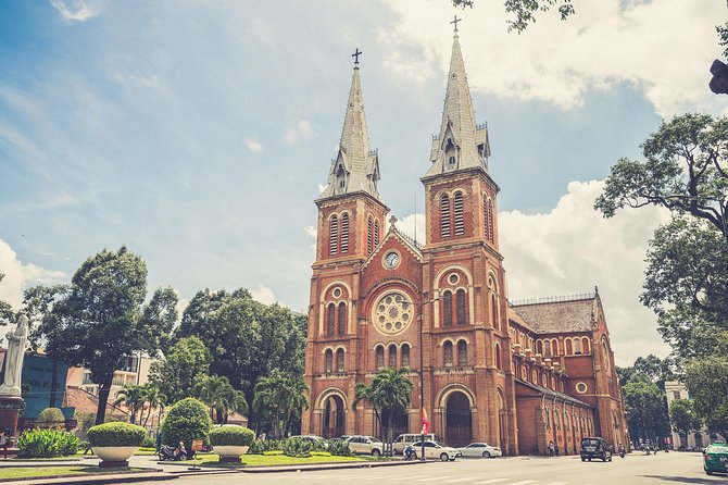 10-day Small-Group Vietnam Highlight Tour - Saigon’s core memorial stops: Reunification Palace, War Remnants Museum, and the Central Post Office