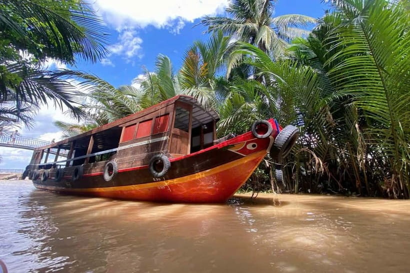 2-Day Mekong Delta Luxury Group Tour from Ho Chi Minh City - Day 1: Ho Chi Minh City to Vinh Trang Pagoda, Then Into the River World