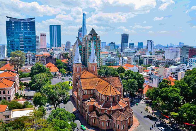 5-Day Best of Southern Vietnam: Cu Chi Tunnels & Mekong Delta - First night in Saigon: dinner cruise instead of “just dinner”