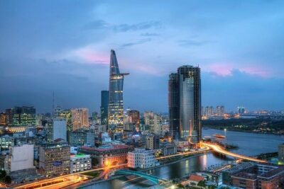 Amazing night with Saigon Skydeck and local beer tasting - Binocular time: using the view like a local guide would