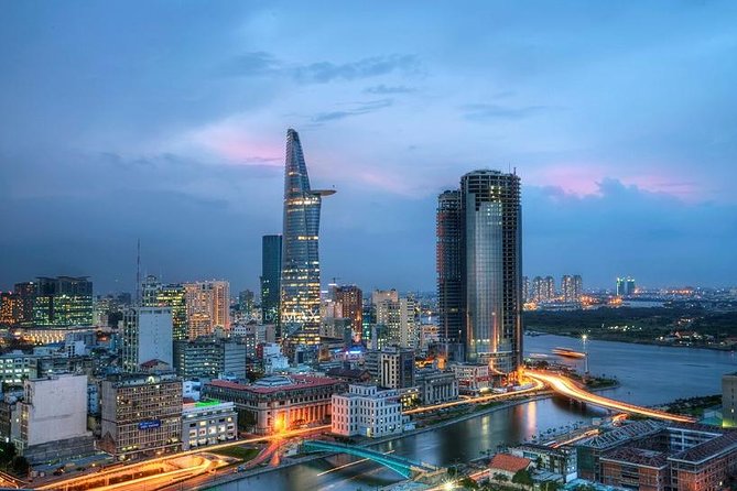 Amazing night with Saigon Skydeck and local beer tasting - Binocular time: using the view like a local guide would