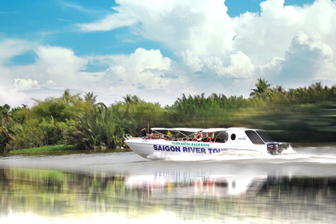 Authentic Mekong Delta Tour With Local Experts By SpeedBoat - Can Giuoc Market: fruit, daily life, and quick camera time