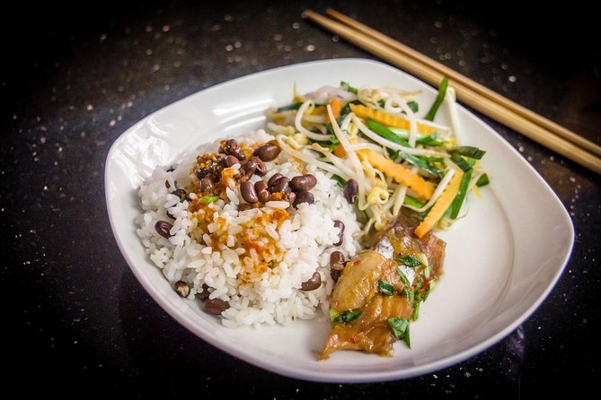 Authentic Vietnamese Cooking Class in Ho Chi Minh City - How the 2.5-hour class flows from prep to eating together