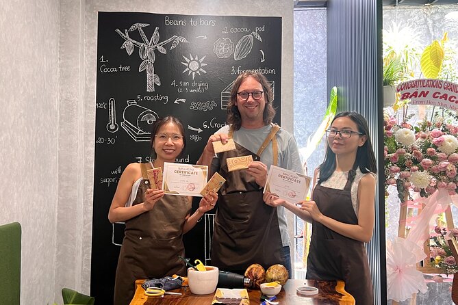 Bean to bar Chocolate Workshop in Ho Chi Minh City - Building your chocolate bar: molding, temperature, and ingredients