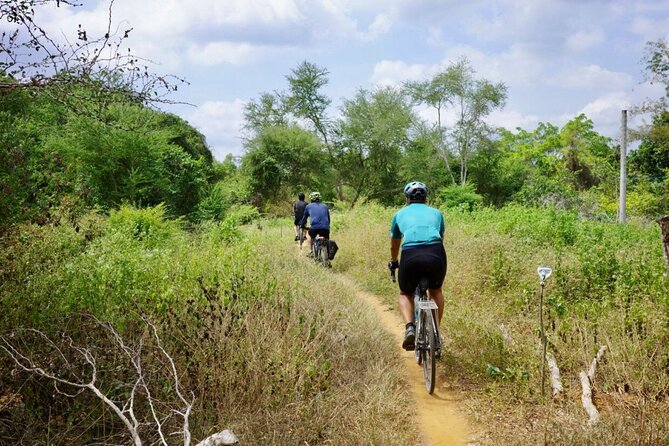 Bike And Boat Mekong Delta Cycling Tour - Riverside Lunch in the Mekong: Real Food After Real Riding