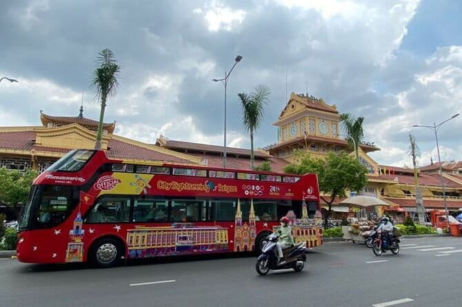 City Sightseeing Saigon Bus Tour - Red Route vs Blue Route: timing, frequency, and smart line-switching