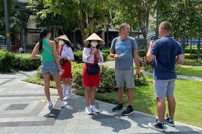 City Sightseeing Saigon Bus Tour - Ben Thanh Market and the independent palace stretch: classic central Saigon