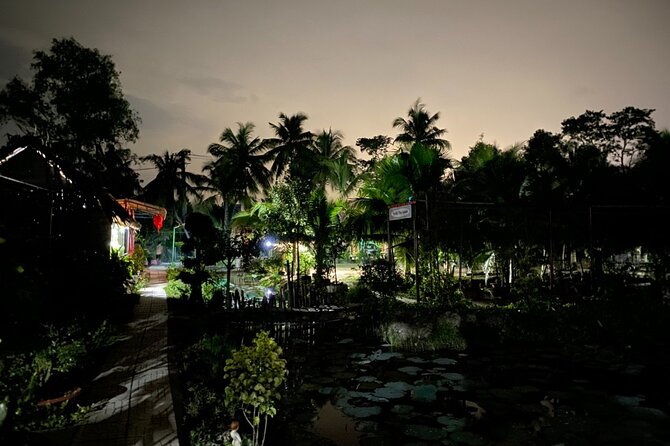 Cu chi Tunnel & Mekong Delta Full Day BBQ Lunch Lux Group 10 pax - Floating Houses and Fishing Life on the Return