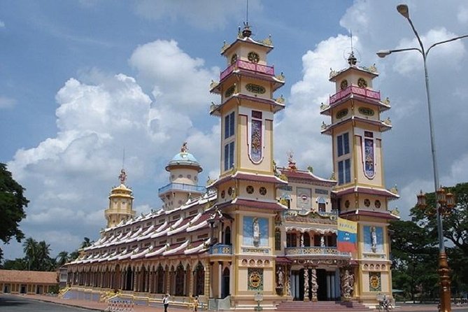 Cu Chi Tunnels and Cao Dai Temple private tour full day - Cao Dai Temple: Visiting the Great Temple and Observing the Noon Ceremony