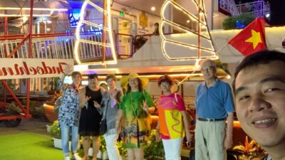 Deluxe Dining Cruise by DeluxeGroupTours - Getting There: Hotel Pickup, the 18:30 Start, and the Meeting Point