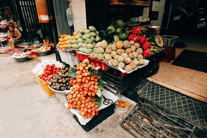 Early Riser Walk: Grandma Noodles, Cafe, Exotic Fruits & History - Ban Co Market and Nguyen Thien Thuat Apartments: Neighborhood Life in Layers