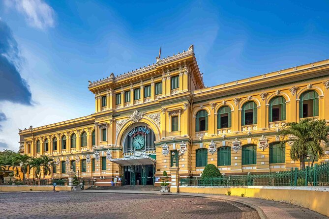 Essential Saigon Walking Tour: All Must-see - Café Apartment near Nguyen Hue Walking Street: a smaller stop with big photo energy