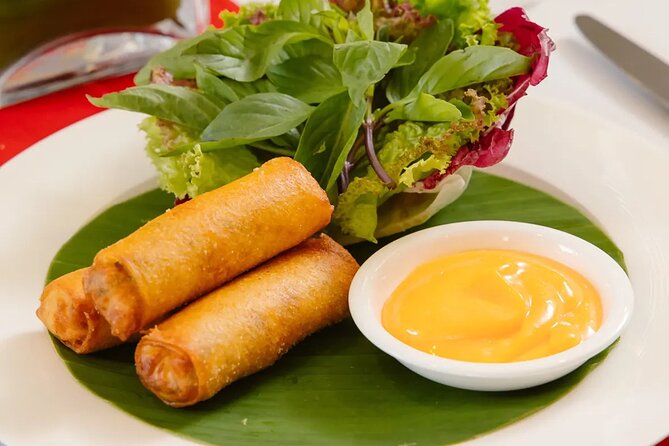 Exploring Ben Thanh Princess Dining Cruise in Ho Chi Minh - Entertainment Onboard: Live Band Music or Magic Show
