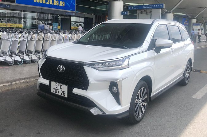 HO CHI MINH AIRPORT: CAR 7s PICK UP <-> HOTEL (one way transfer) - What happens during the ride: private car comfort and timing