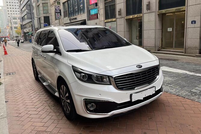 Ho Chi Minh City Airport (SGN) to Ho Chi Minh hotels - Arrival Private Transfer - The Car and Driver Setup: Clean, Licensed, and Built for Luggage Reality
