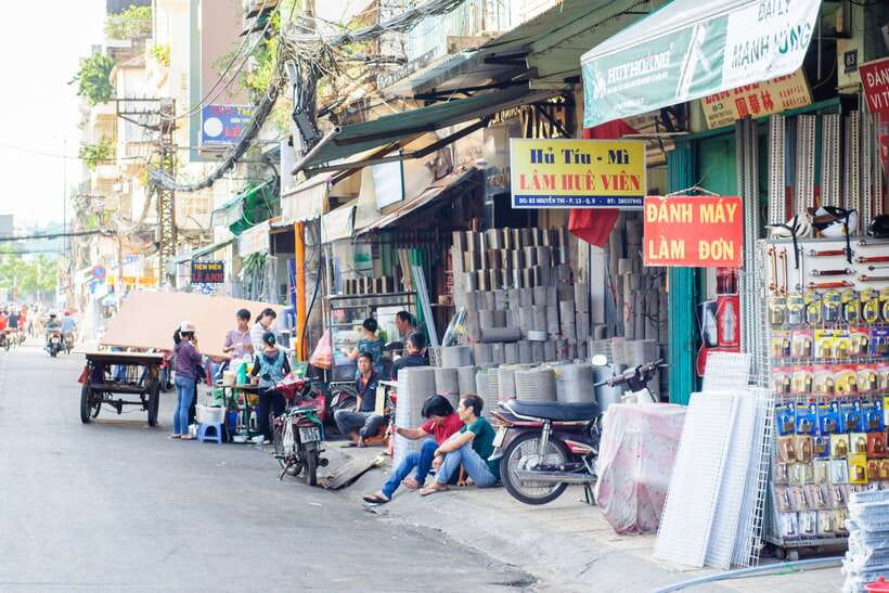 Ho Chi Minh City: Half-day Cyclo Journey Through Chinatown - Thương xá Đồng Khánh: Old-Style Commerce in Plain Sight