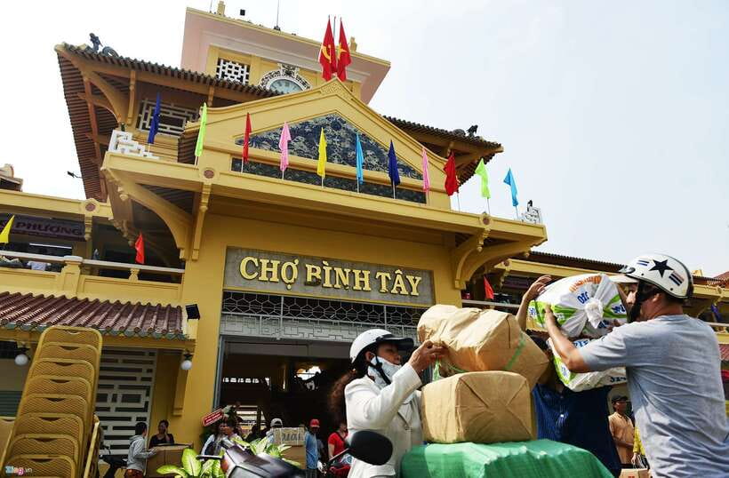 Ho Chi Minh City: Half-day Cyclo Journey Through Chinatown - Bình Tây Market: Built by the French, Loved by the Crowd