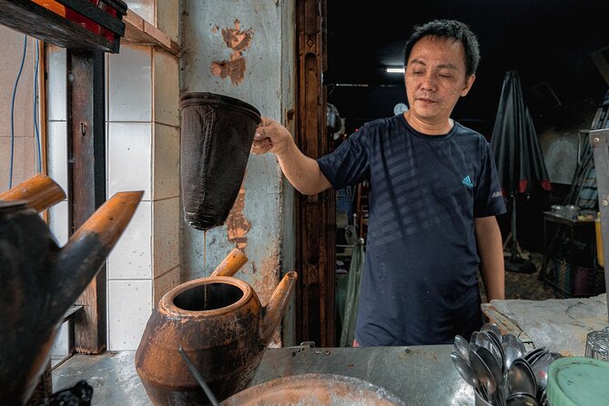 Ho Chi Minh City: Hidden Bunker & Vietnam War - Free Walking Tour - Thích Quảng Đức Memorial and Jade Emperor Pagoda: Faith in Public View