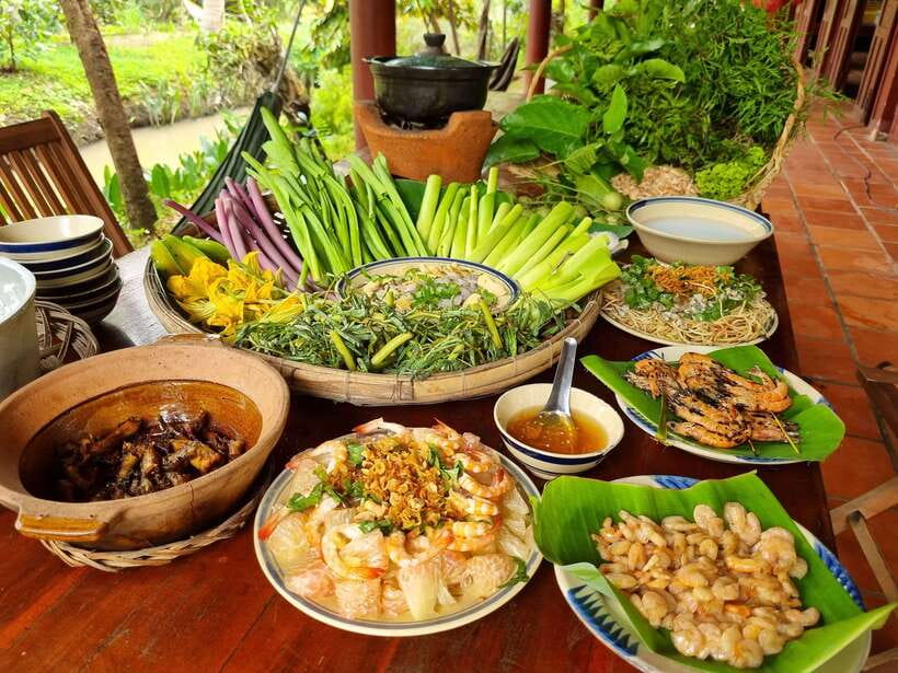Ho Chi Minh City: Mekong Delta Day Trip with Lunch & Drinks - Coconut canals by kayak or rowing boat: slow water after a fast day