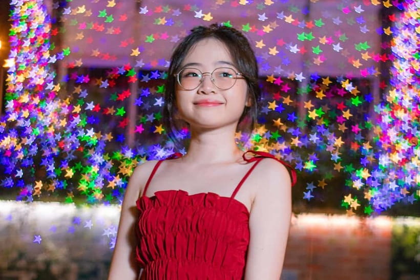 Ho Chi Minh City: Professional Portrait Photography Session - The photographer’s job: making you look natural (not stiff)