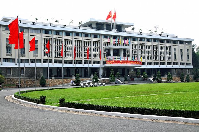 Ho Chi Minh City Saigon and Cu Chi Tunnels Private Tour Full Day - Entering Saigon by Way of Iconic Landmarks