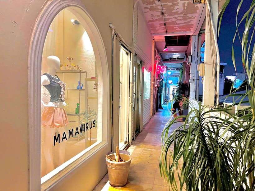 Ho Chi Minh City: Shopping Tour with Local Guide - Meeting at Ben Thanh Market: get your bearings fast