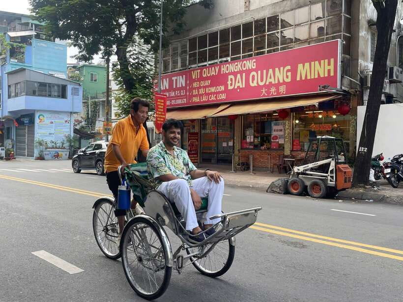 Ho Chi Minh City Sightseeing Panoramic Cycling Tour By Cyclo - Independence Palace and City Hall: French Colonial Facades, Big Names