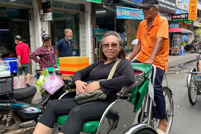 Ho Chi Minh City Sightseeing Panoramic Cyclo Private Tour - How the guide and rider shape the experience