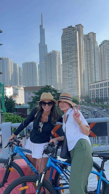 Ho Chi Minh City Sightseeing Private Tour With Funny Guide - Night option: metro rides, street food energy, and Bùi Viện Walking Street