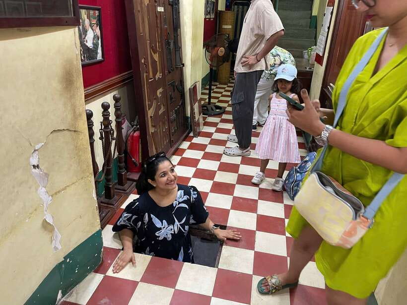 Ho Chi Minh City Sightseeing Tour With Female Tour Guide - Choosing your ride: motorbike, scooter, jeep, car, cyclo, or walking
