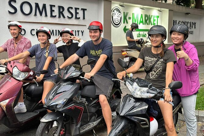 Ho Chi Minh City: Street Food & Sightseeing Tour with Local Guide - Getting picked up (and why that matters in Saigon)