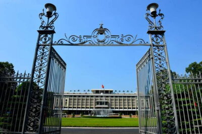 Ho Chi Minh City Tour with Colonial Heritage and Chinatown - Independence Palace: the most important building on the route