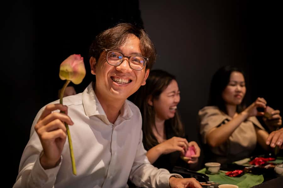Ho Chi Minh City: Vietnamese Lotus Tea Culture Experience - Watching the artisan brew tea inside lotus buds