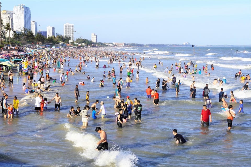 Ho Chi Minh City: Vung Tau Day Trip tour - Weather, Weekends, and Timing: The Stuff That Can Make or Break the Day