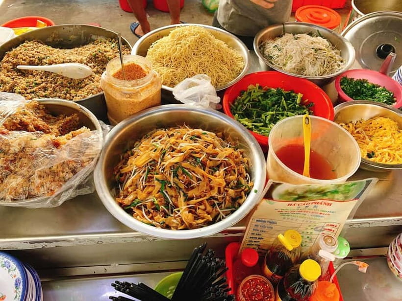 Ho Chi Minh City: Xom Cai Hidden Local Life Walking Tour - Food Stop With Ha Cao: The Chinese-Saigon Connection You Can Actually Taste