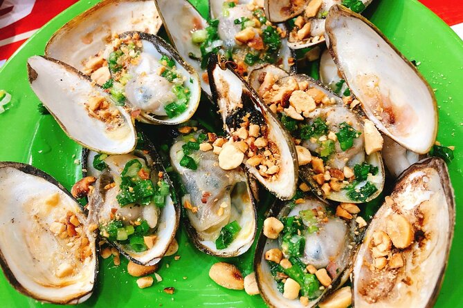 Ho Chi Minh Nightlife & Street Food Tour By Motorbike - Phố Tau Sai Gon (Chợ Lớn Quận 5): street life, Chinese guild halls, and food photos