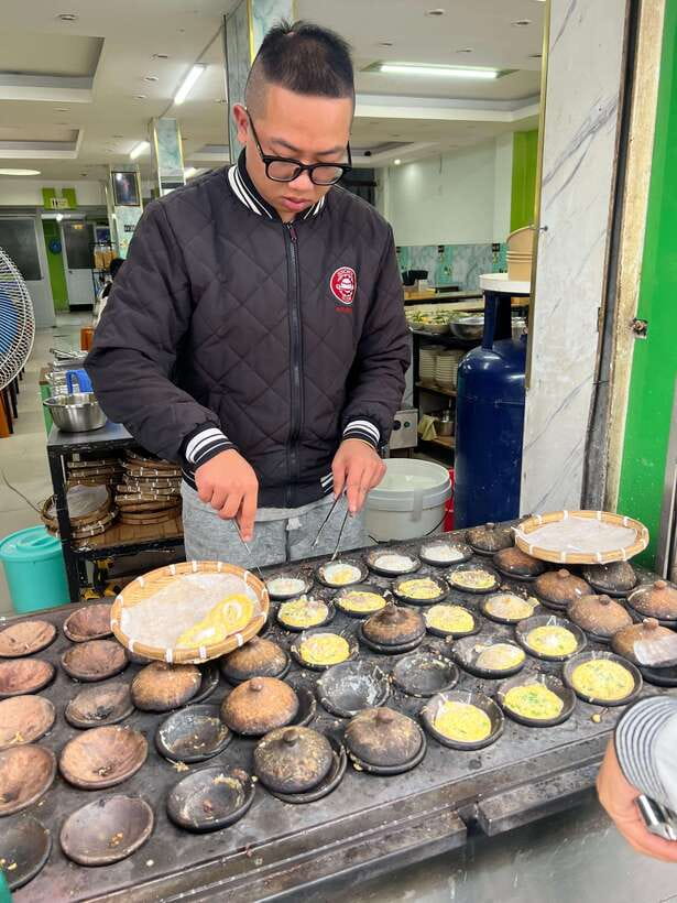 Ho Chi Minh Street Food Private Tour With Funny Guide - Two Ways to Eat: Luxury Street-Food Plates or Truly Local Stalls