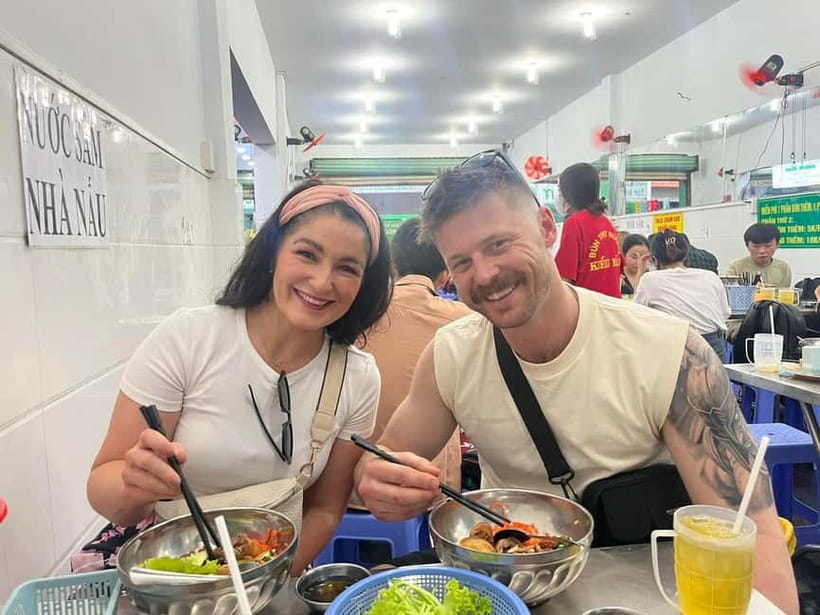Ho Chi Minh: Street Food & Sightseeing Tour with Local Guide - Ho Thi Ky Food Street: where you learn to graze