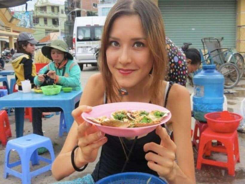 Ho Chi Minh: Tasty Vegan Food and local Beer by Motorbike - First Stop: Getting In Position for Saigon’s Night Traffic