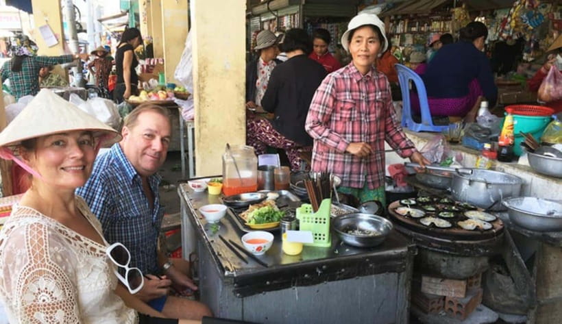 Ho Chi Minh: Tasty Vegan Food and local Beer by Motorbike - The City Stops: Flower Market Maze and Hidden Alleys
