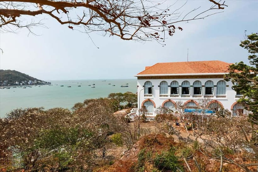 Ho Chi Minh: Vung Tau 1-Day Tour with Christ Statue & Lunch - White Palace (Bach Dinh): Colonial Architecture with a Coastal Twist