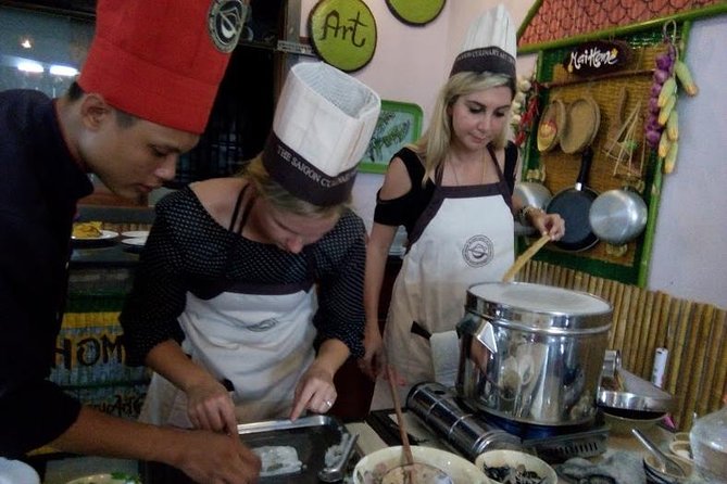 Inspiring Advanced Cooking Course - Ben Thanh Market: your ingredient walk in Saigon