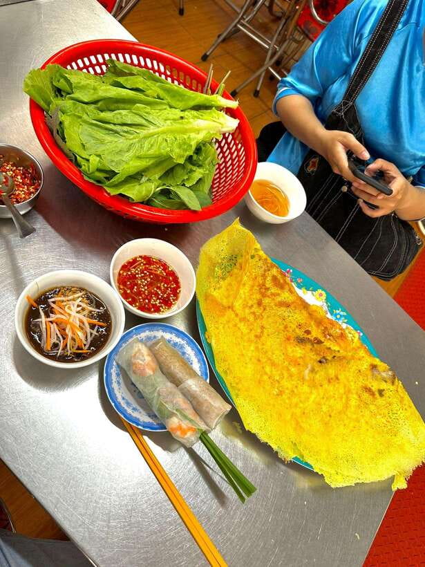 KISSTOUR | Motorbike Food Tour Female Drivers in Ho Chi Minh - Pickup and District Rules: How to Avoid the Money Surprise
