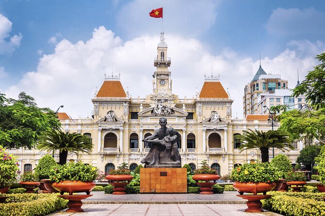 Layover Tour in Ho Chi Minh - Stop 4: Reunification Palace plus a lunch reset
