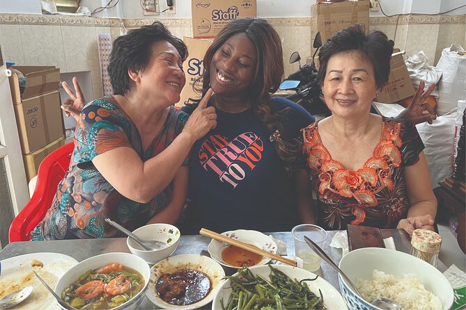 Local Cooking Class At Auntie's Home - Stop 1 in District 6: Auntie’s home and the feel of real neighborhoods