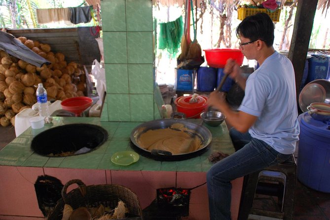 Mekong Delta Floating Market Luxury Group Tour - Traditional lunch with halal and vegan options