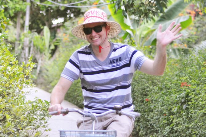 MEKONG DELTA TOUR TO FLOATING MARKET CAI BE from HCM city - Stop 1: Cai Be Cruise on the Tien River and the Floating Market Area