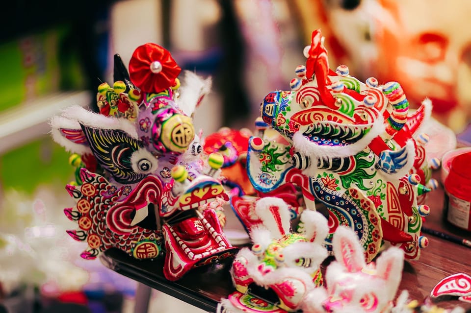 Mini Lion head decoration workshop - What happens at the meeting point in District 1