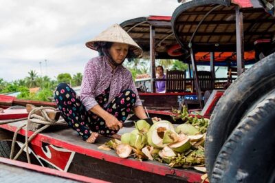 Private 2-Day Tour: Ho Chi Minh City to Cambodia by Mekong River - Cái Bè: canal cruising, a brick kiln, and why small boats matter