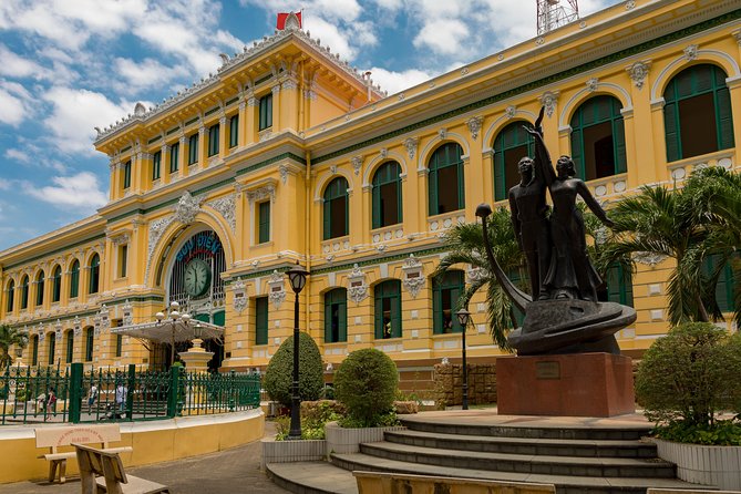 Private Ho Chi Minh City Tour - People’s Committee Building and Nguyen Hue: when the lights matter